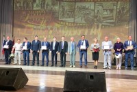 За высокую социальную эффективность
